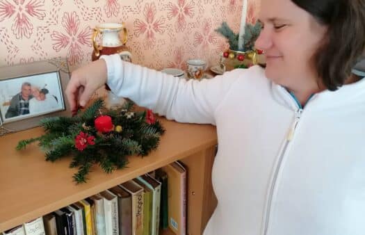 Výroba vánočních dekorací v SeniorCentru Terezín